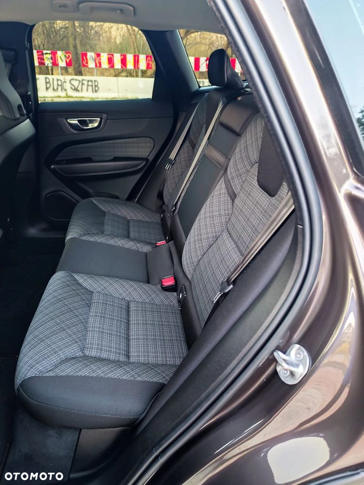 Volvo XC 60 B5 D AWD Ultimate Dark - 18