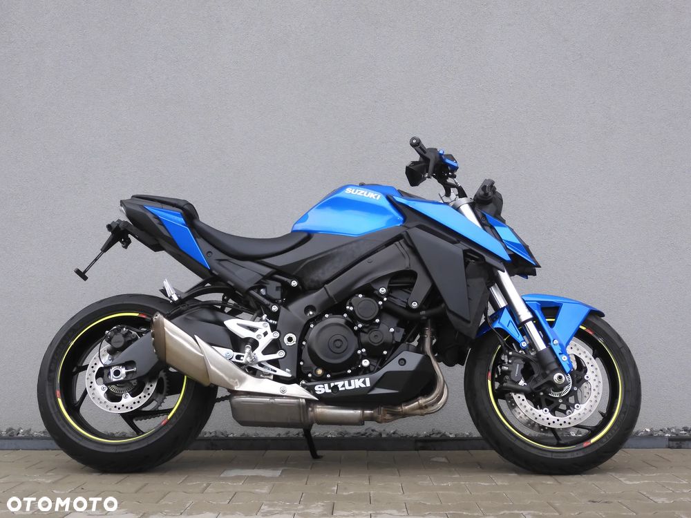 Suzuki GSX - 22