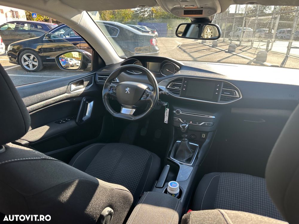 Peugeot 308 1.2 L PureTech Turbo S&S Active - 10