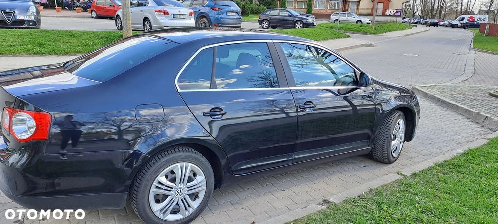 Volkswagen Jetta 1.9 TDI Comfortline - 12