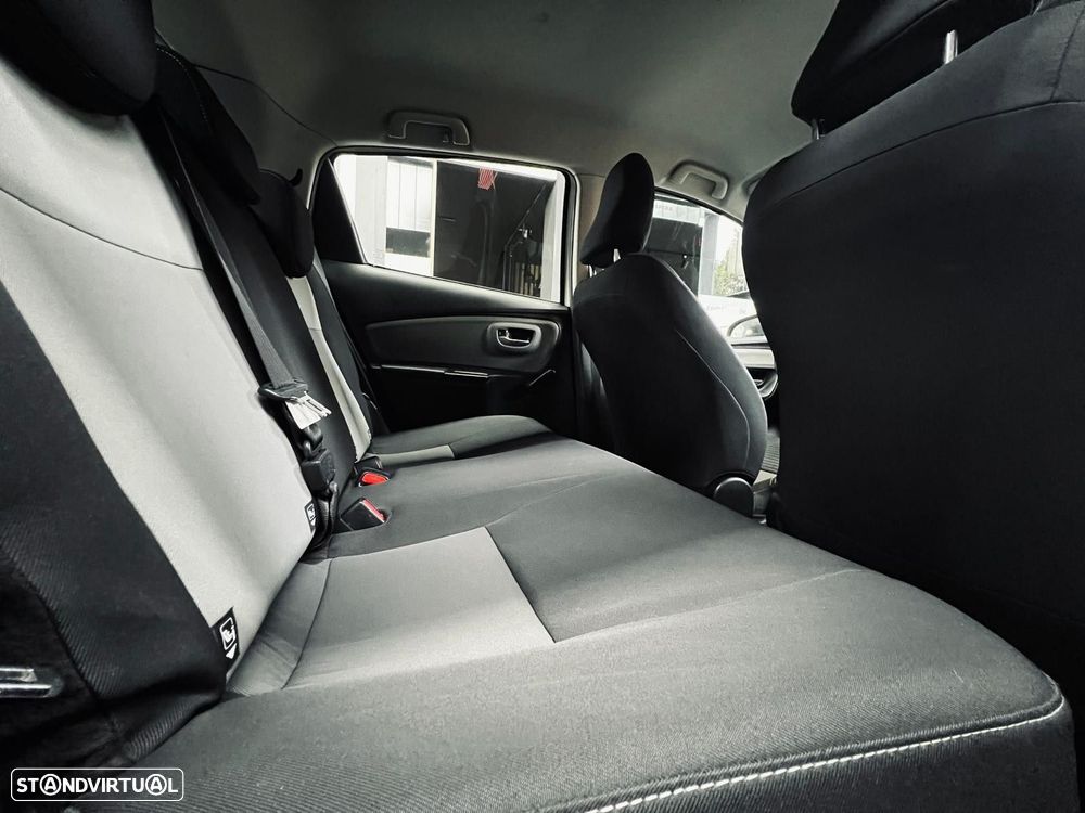 Toyota Yaris 1.5 HSD Comfort - 40