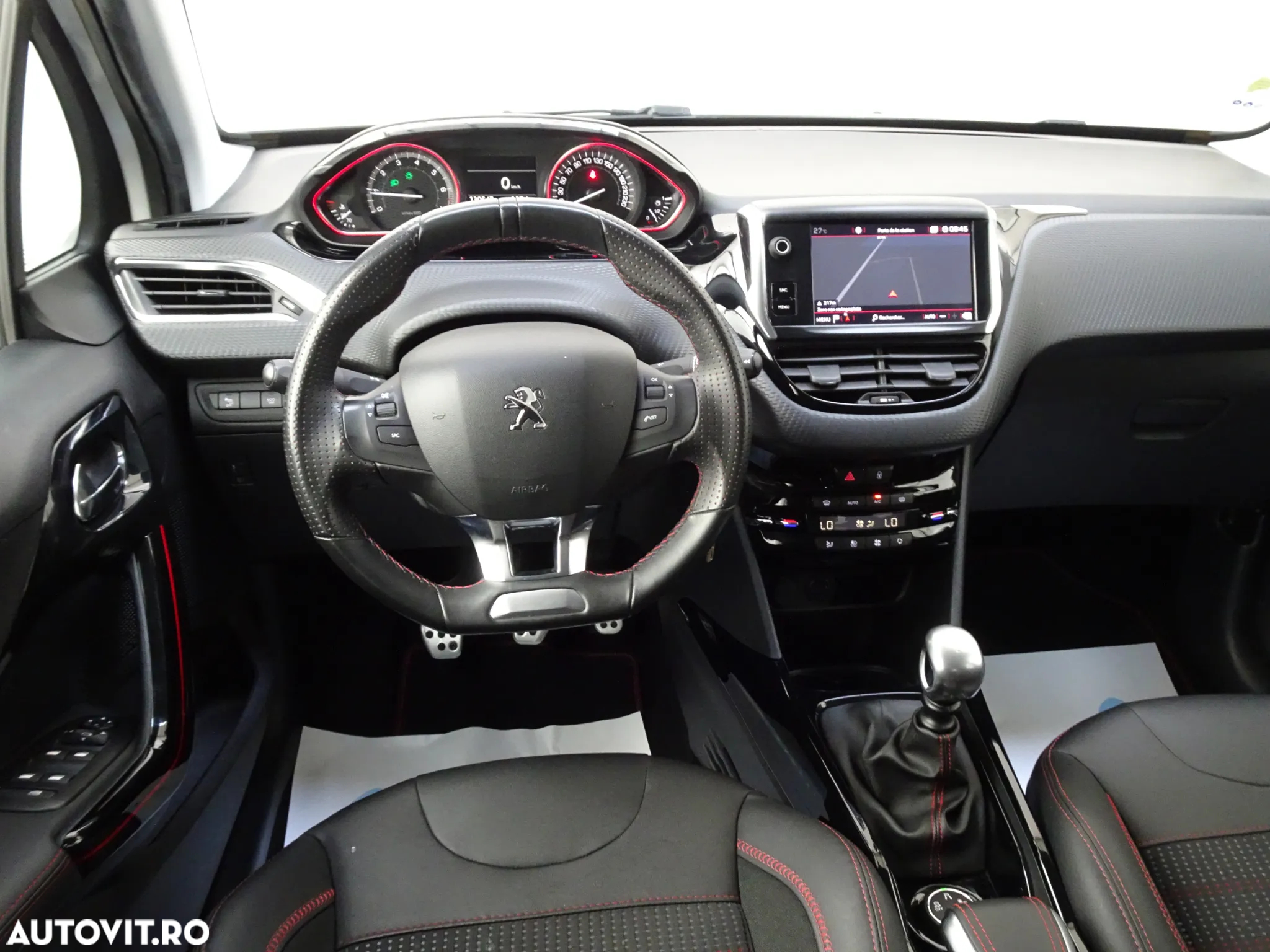 Peugeot 2008 1.2 L PureTech STT GT Line - 24