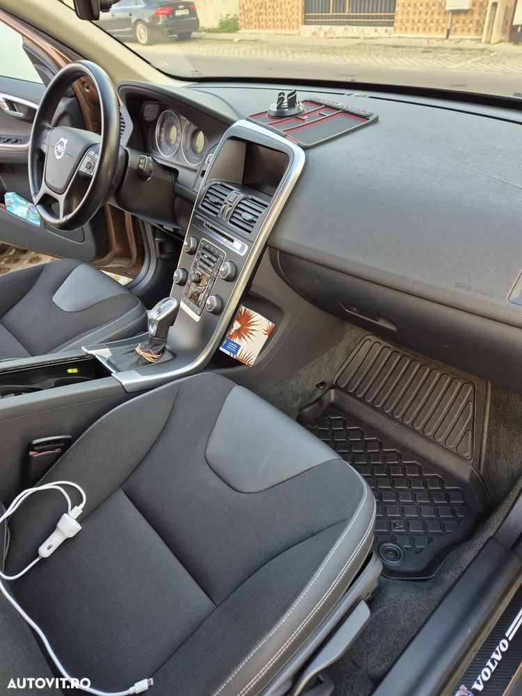Volvo XC 60 D4 Momentum - 11