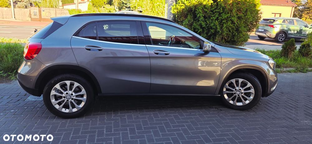 Mercedes-Benz GLA - 16