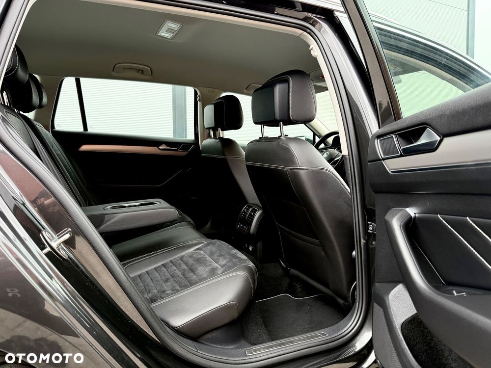 Volkswagen Passat Variant 2.0 TDI SCR DSG BlueMotion Highline - 33