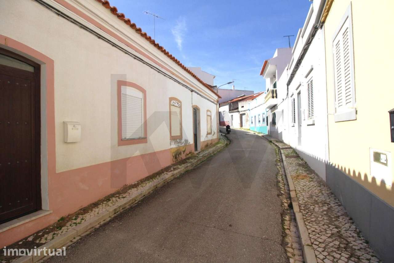 CASA TIPICA PARA RECUPERAR, VILA DE ESTÔMBAR - Grande imagem: 4/25