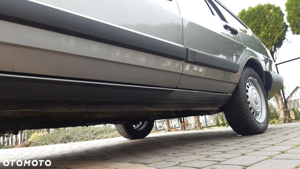 Volkswagen Passat 1.8 GL - 11