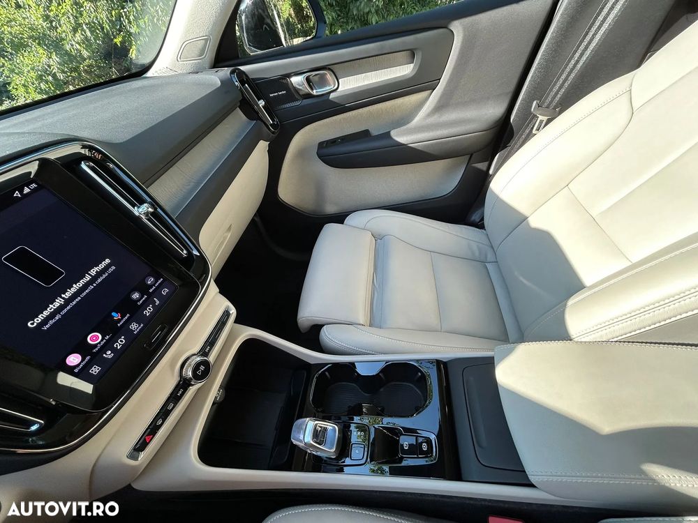 Volvo XC 40 B3 AT FWD MHEV Plus Dark - 17