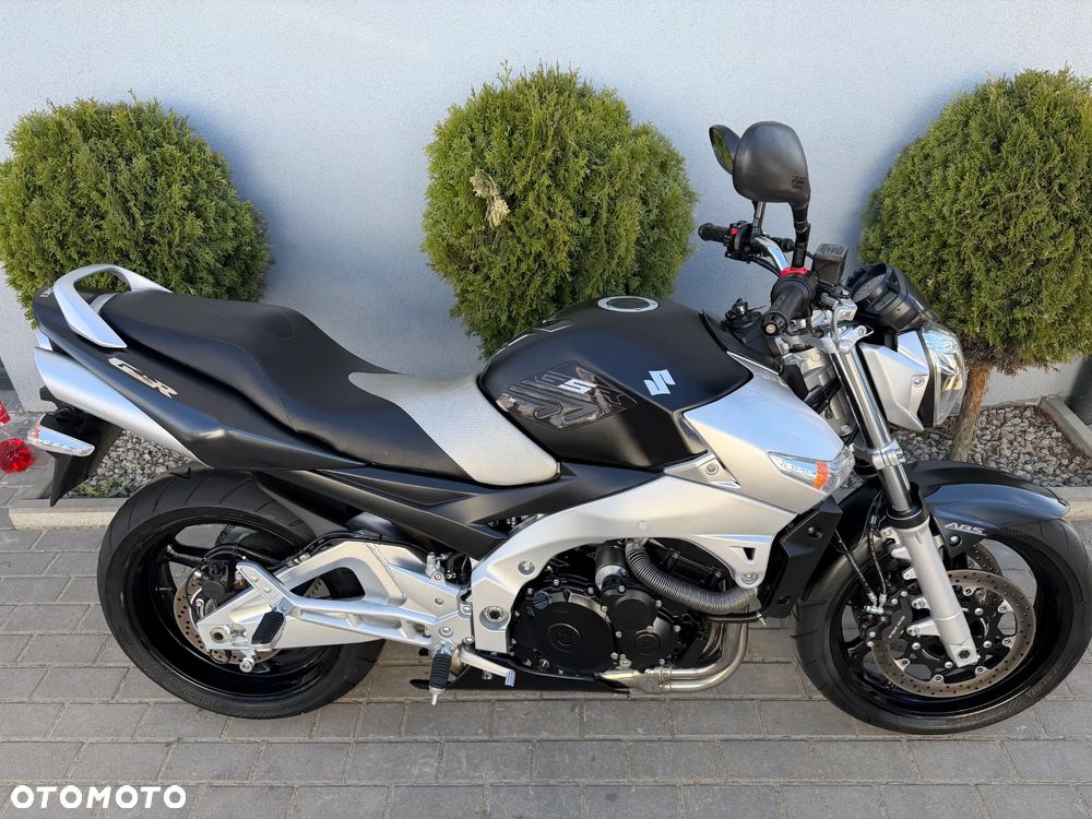 Suzuki GSR - 22