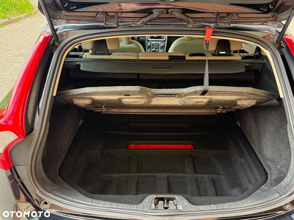 Volvo V60 D4 Momentum - 19
