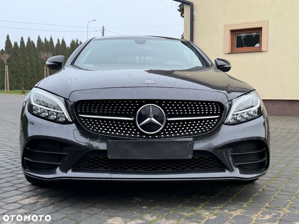 Mercedes-Benz Klasa C 200 9G-TRONIC AMG Line - 23