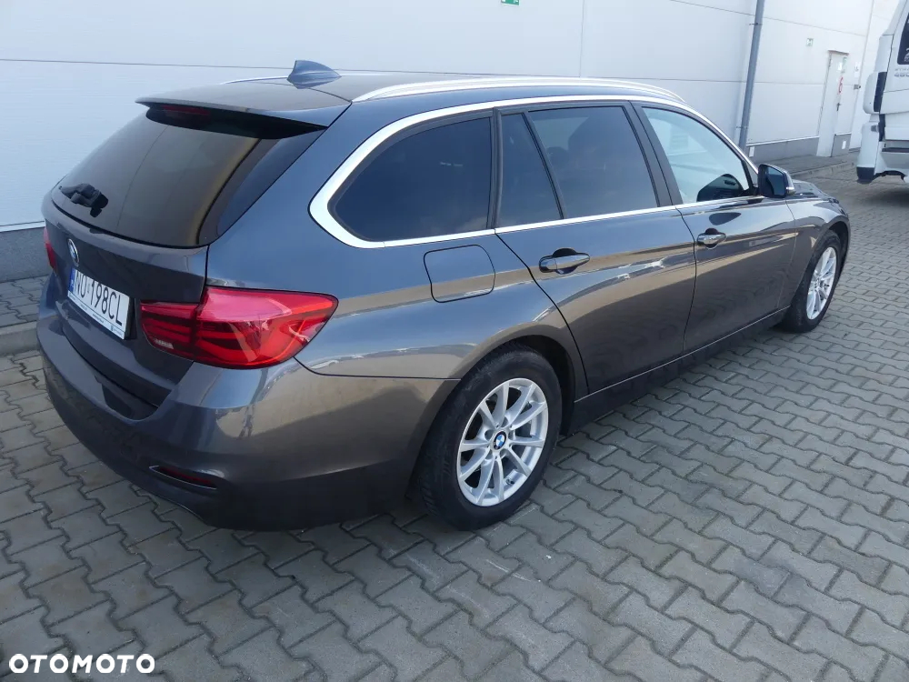 BMW Seria 3 318d Touring - 14