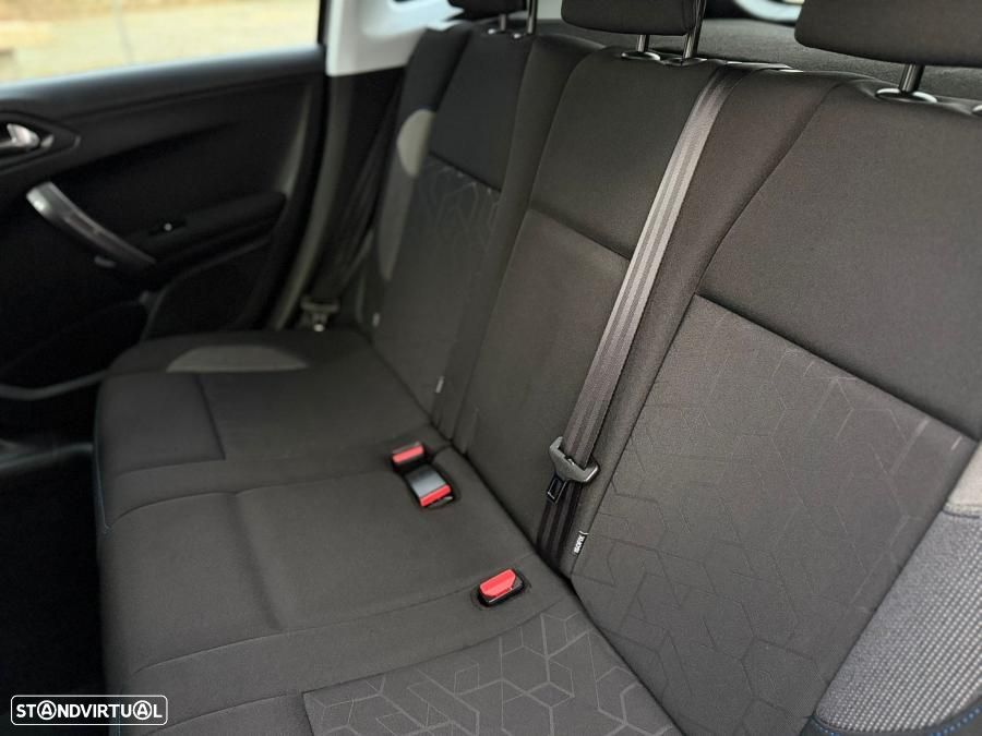 Peugeot 2008 1.2 PureTech Style - 25