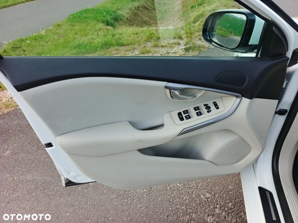 Volvo V40 - 25