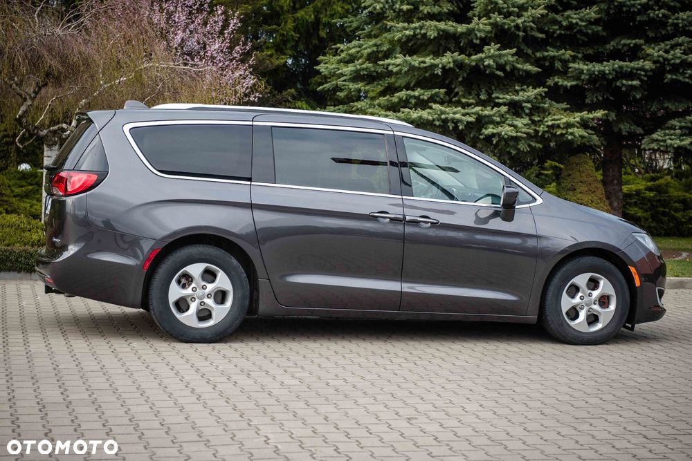 Chrysler Pacifica - 21