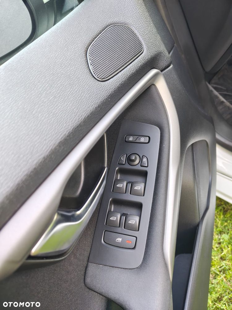 Volvo V40 D2 R-Design Summum - 24