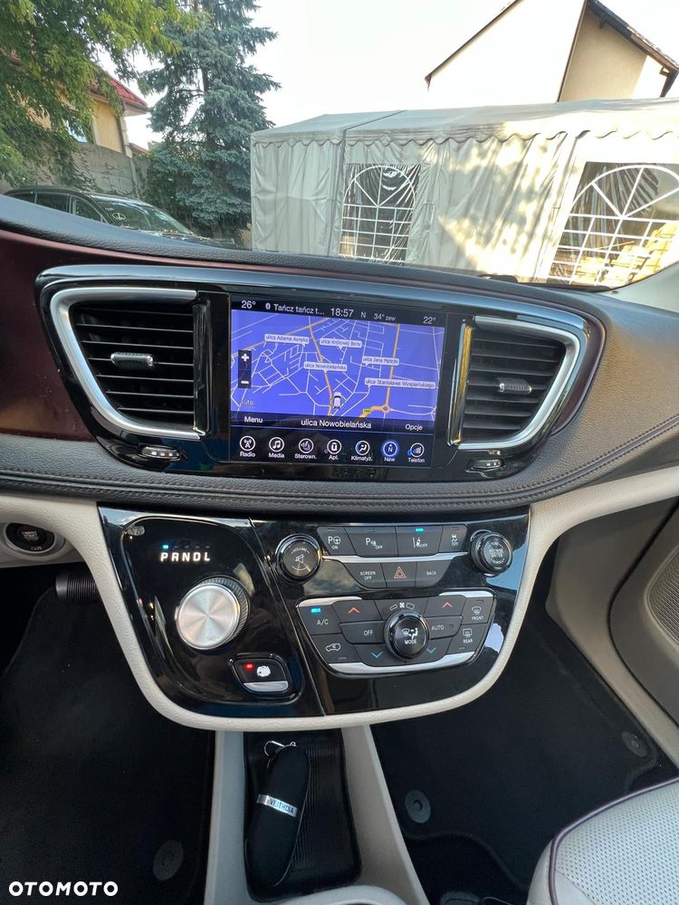 Chrysler Pacifica - 11