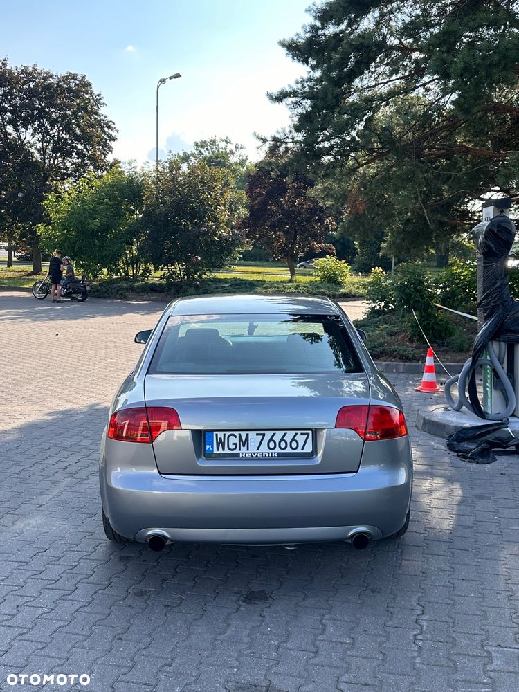 Audi A4 Limousine 2.0T FSI Quattro - 4