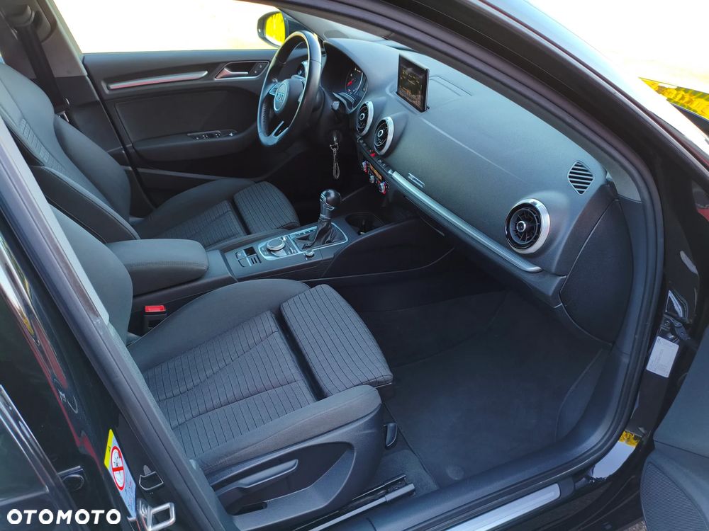 Audi A3 Sportback 1.6 TDI S tronic Attraction - 16