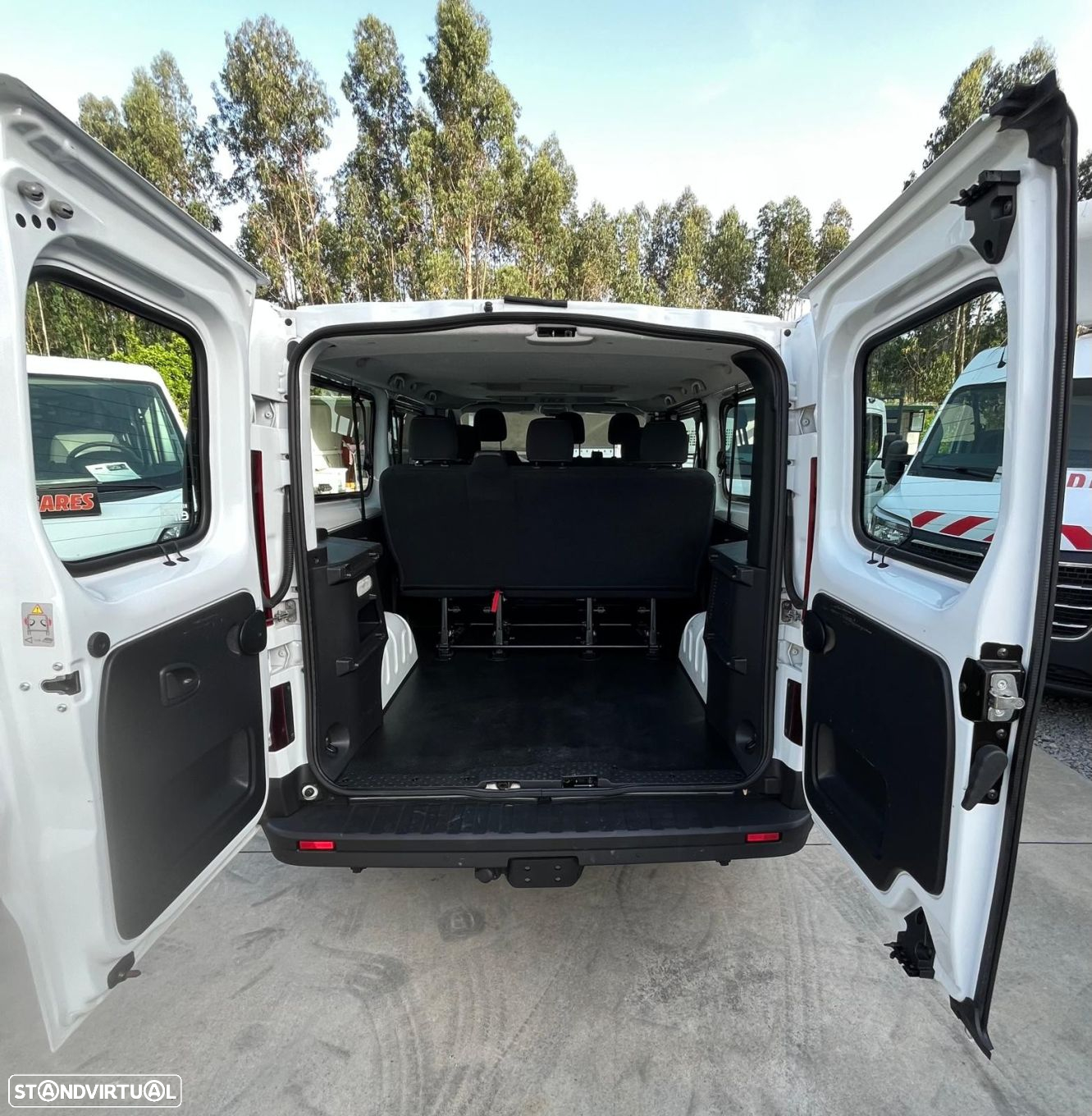 Renault Trafic 9 lugares 62.000km - 9