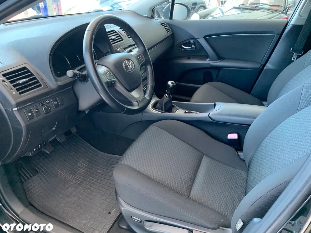 Toyota Avensis - 14