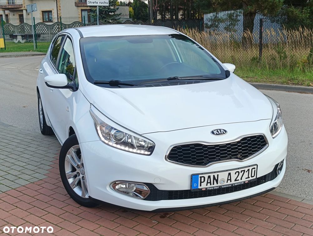 Kia Ceed 1.6 GDI Dream Team Edition - 3