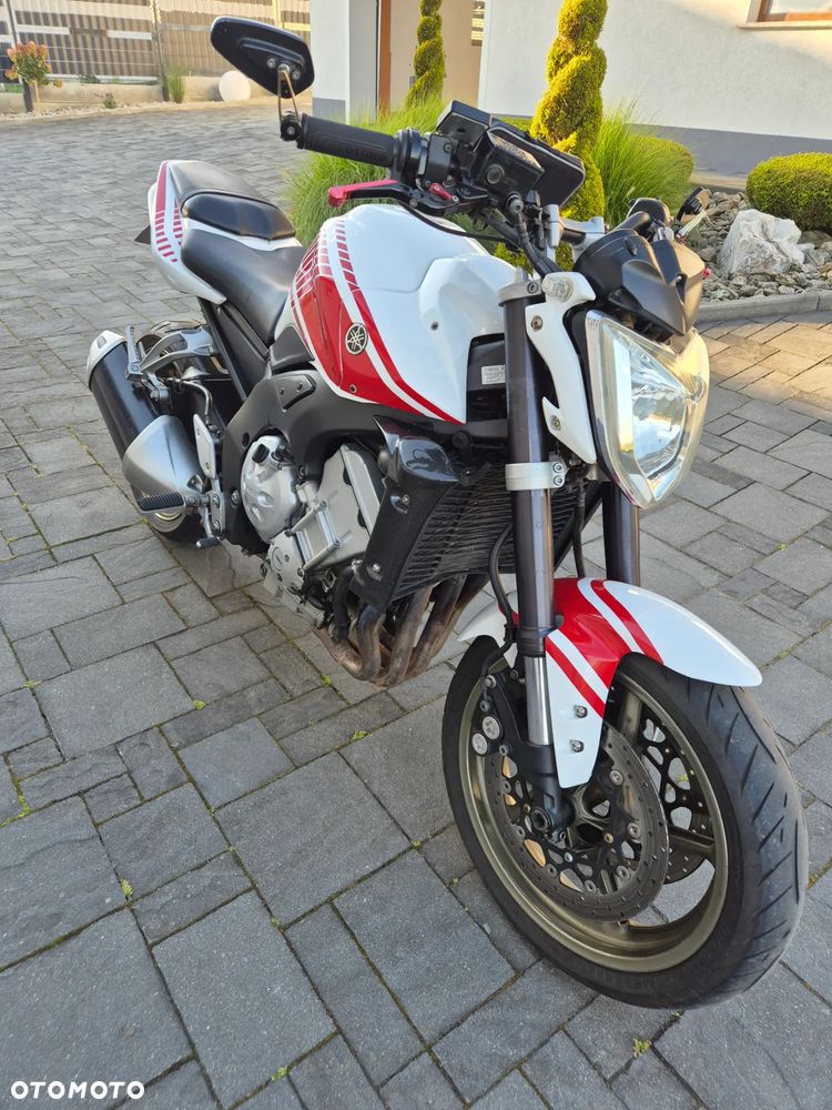 Yamaha FZ - 11
