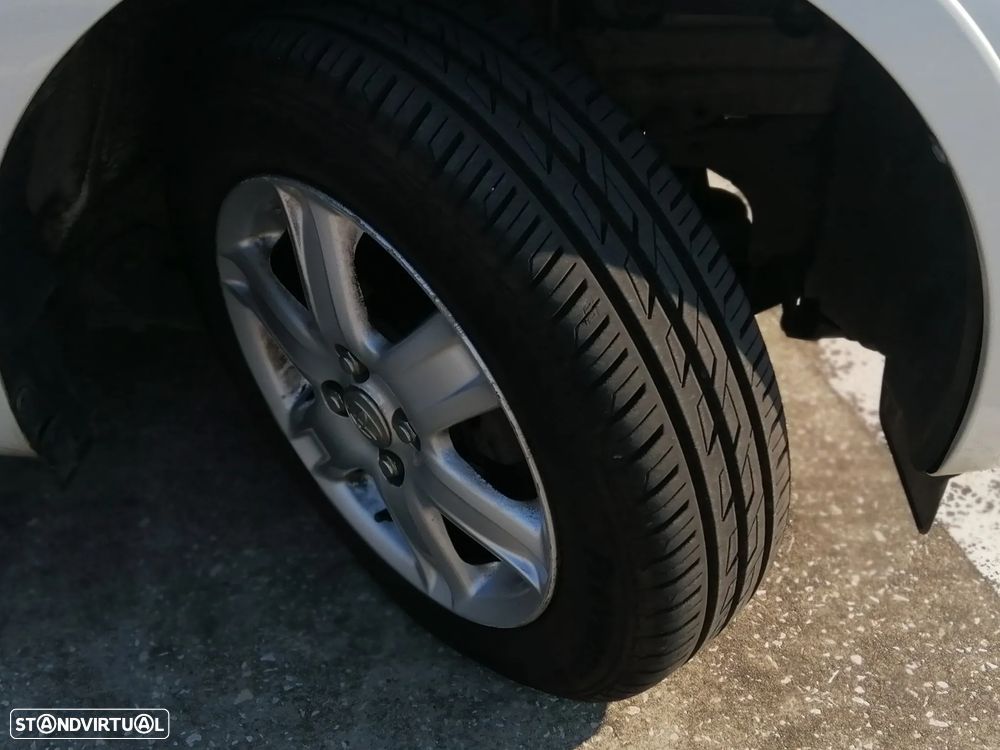 Toyota iQ 1.0 VVT-i 2 - 7