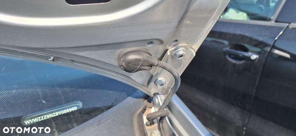 Volkswagen Polo 9N 05- Maska Pokrywa Komory Silnika Kod Lak LA7W - 35