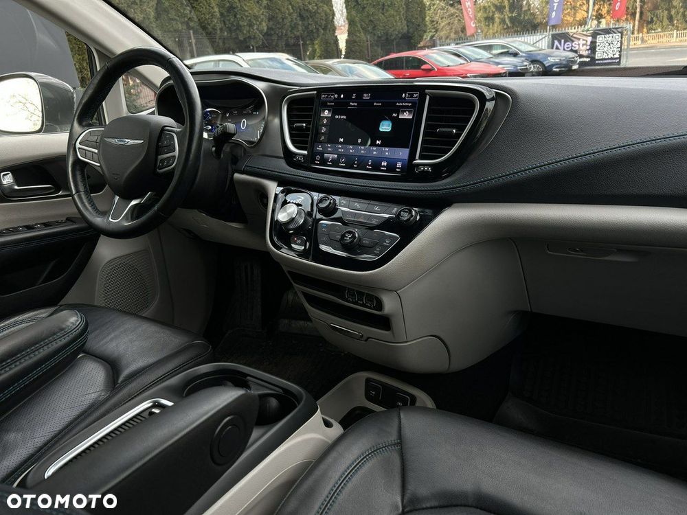 Chrysler Pacifica - 16