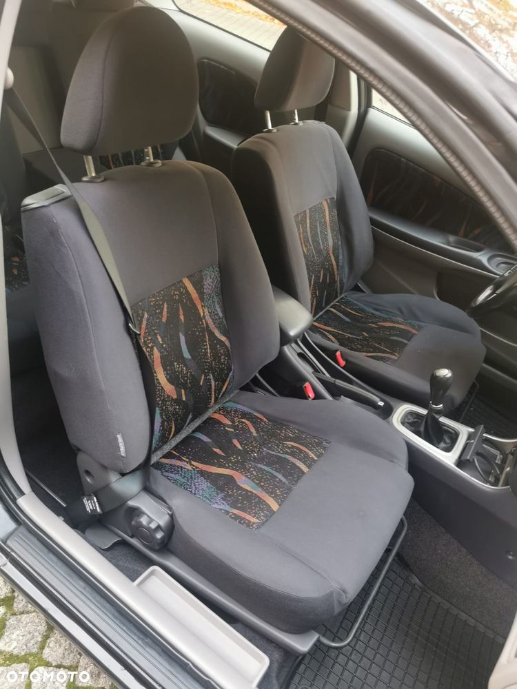 Nissan Almera - 16