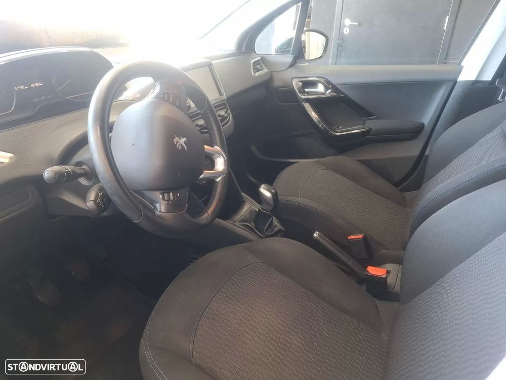 Peugeot 208 1.2 VTi SE Style - 10