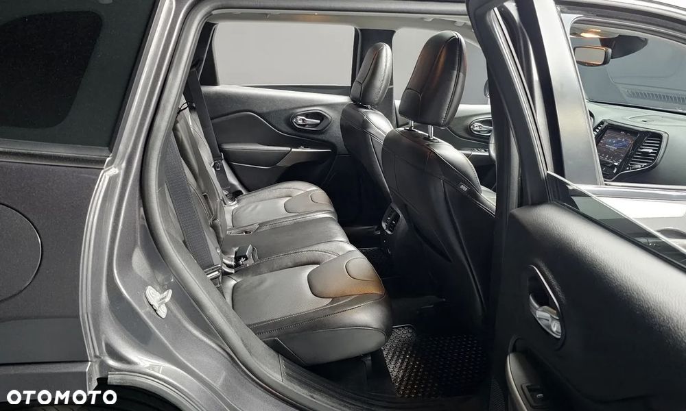 Jeep Cherokee - 19