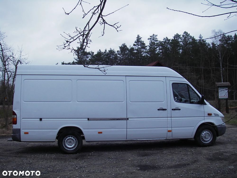 Mercedes-Benz Sprinter - 2