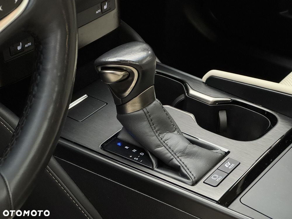 Lexus ES 300h Business Edition - 11