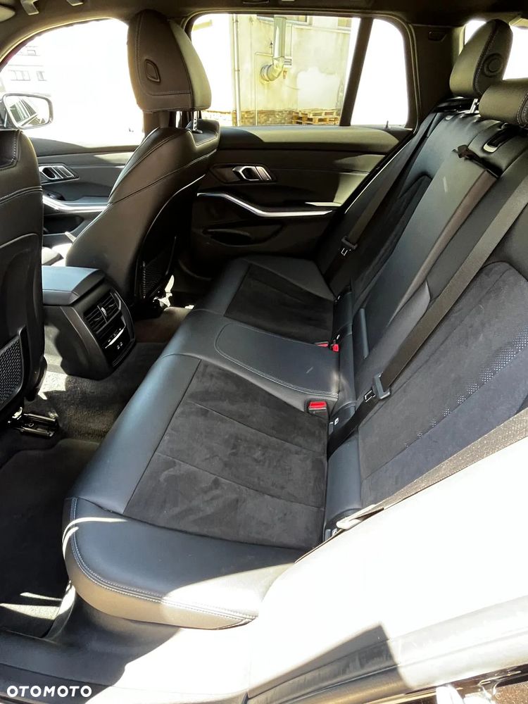 BMW Seria 3 330e M Sport sport - 11