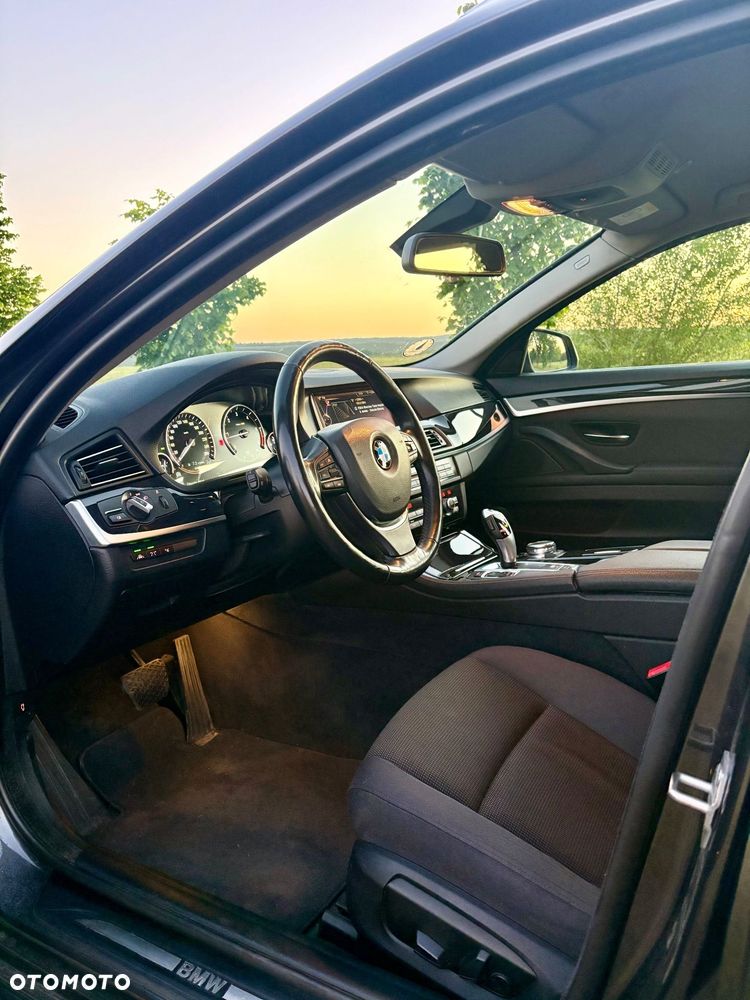 BMW Seria 5 520d Luxury Line - 11