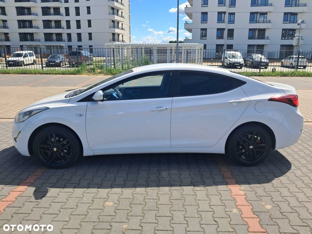 Hyundai Elantra - 2