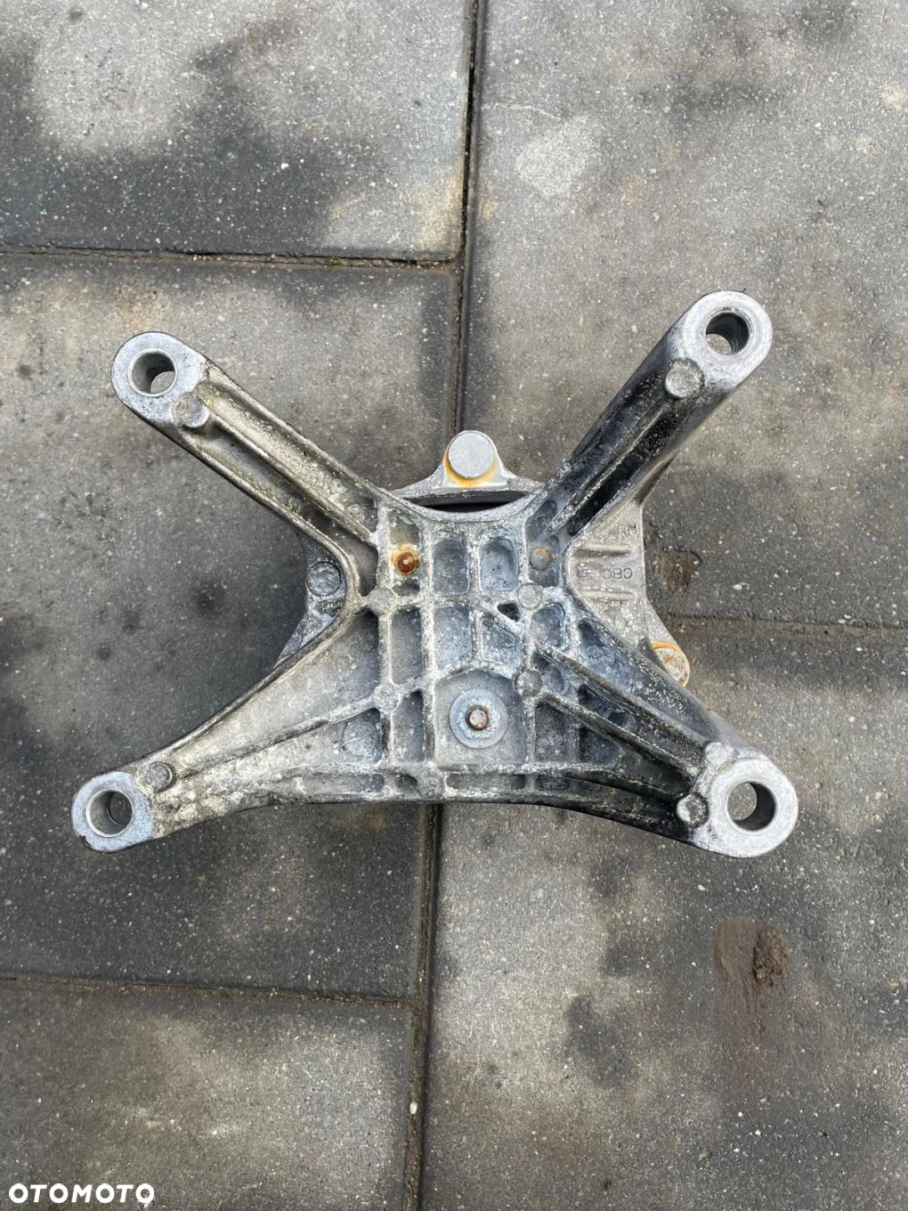 AUDI A4 B9 LIFT ŁAPA PODUSZKA SKRZYNI BIEGÓW 8W0399156 - 2