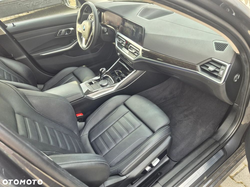 BMW Seria 3 318d Touring Luxury Line - 3