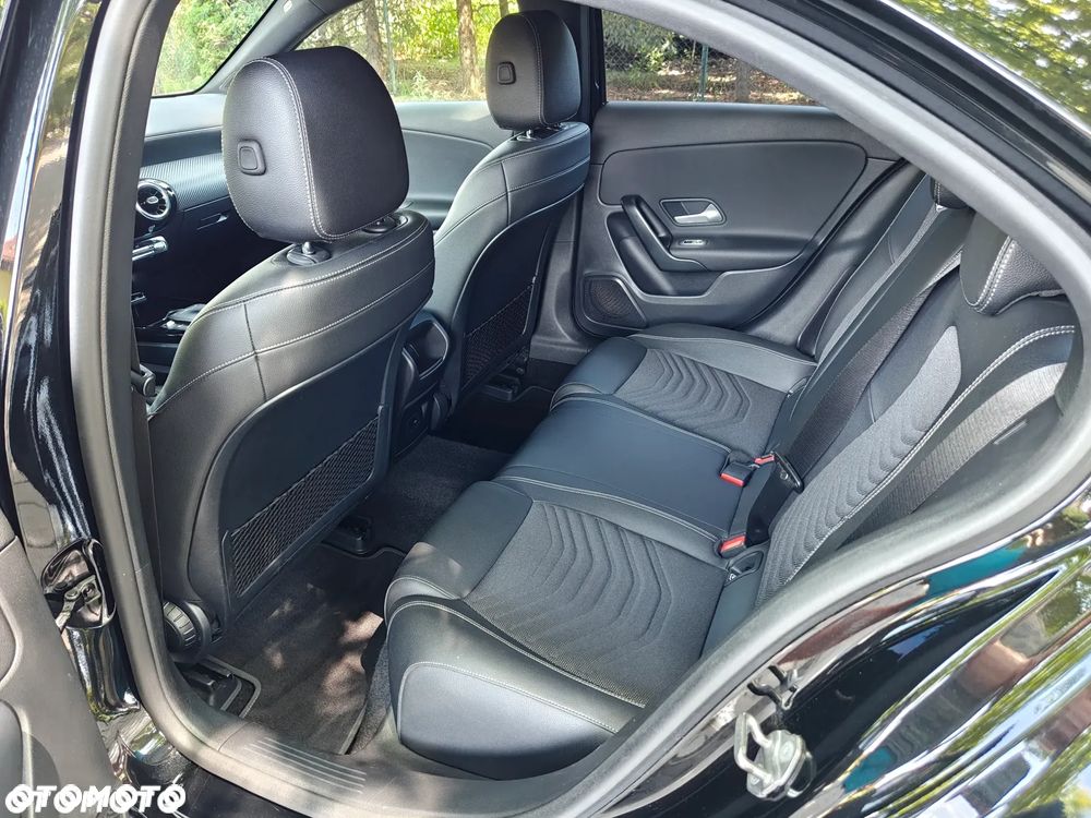Mercedes-Benz Klasa A 180 Style 7G-DCT - 17