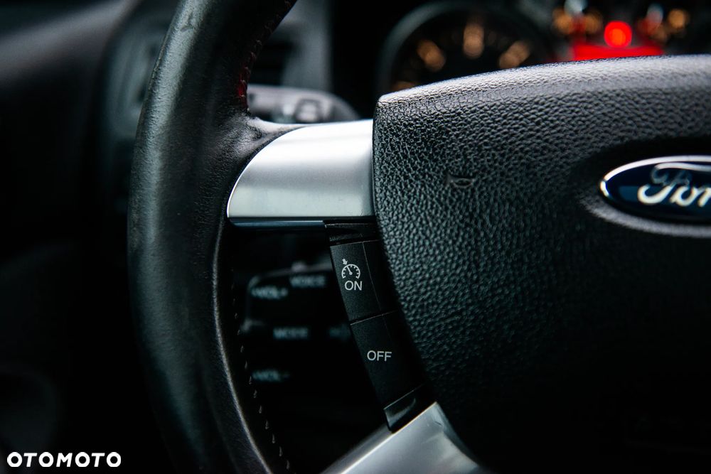 Ford Kuga 2.0 TDCi 4x4 Titanium - 37