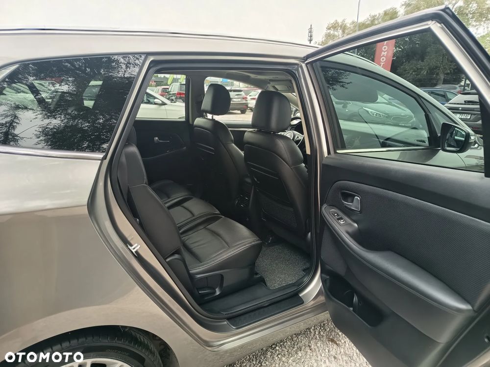 Kia Carens 1.7 CRDi 141 Dream Team Edition - 34