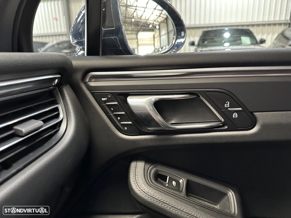 Porsche Macan T - 16