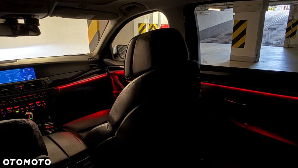 BMW Seria 5 525d - 29