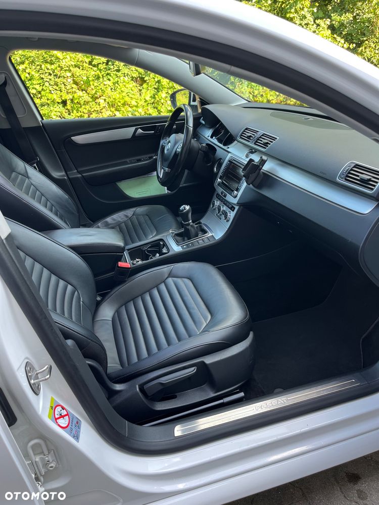 Volkswagen Passat Variant 2.0 TDI Highline - 23