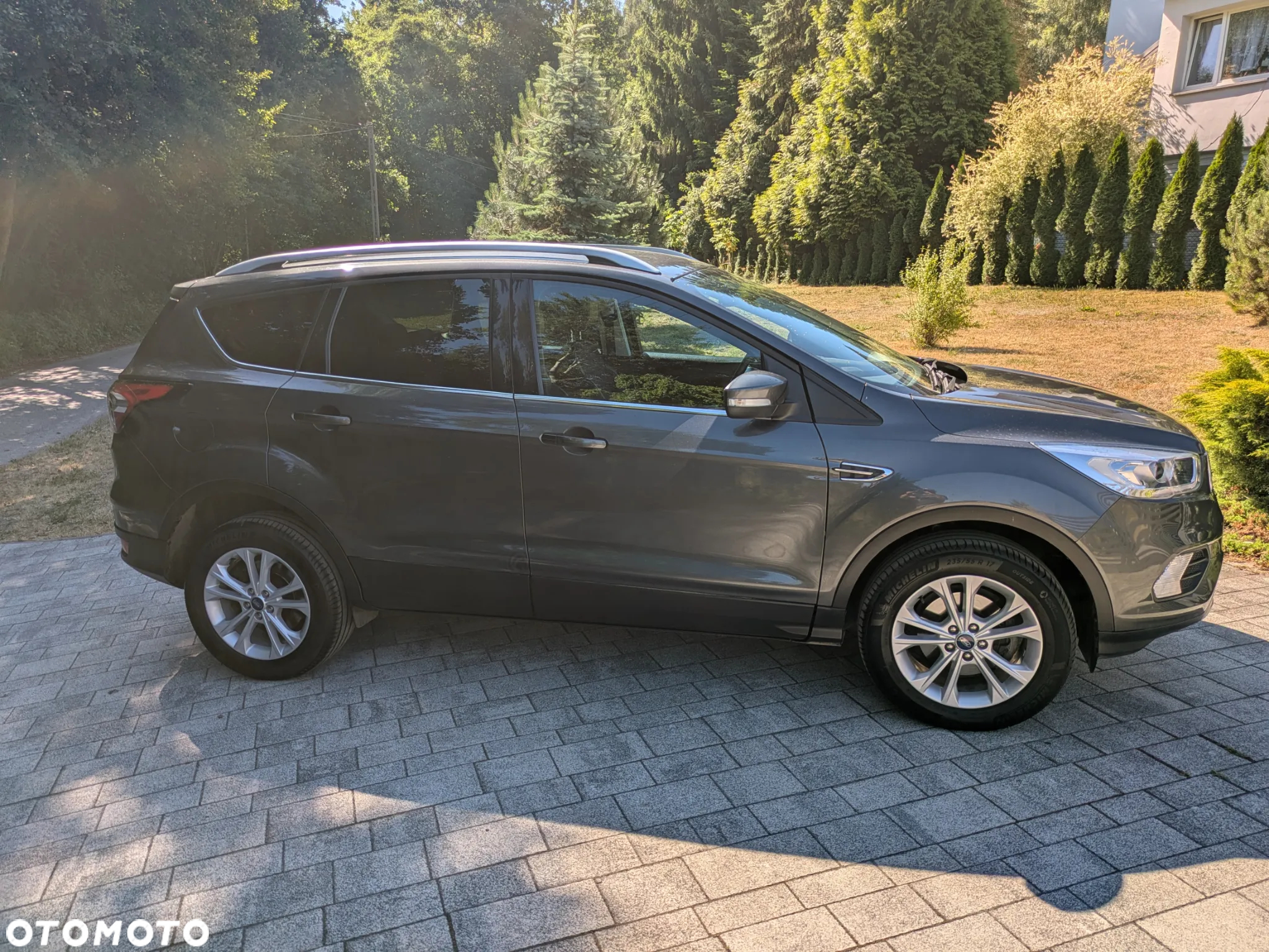 Ford Kuga 1.5 EcoBoost FWD Edition ASS MMT6 - 4