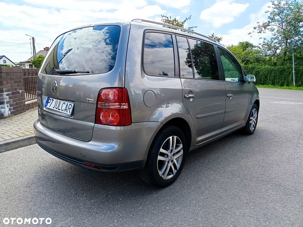 Volkswagen Touran - 8