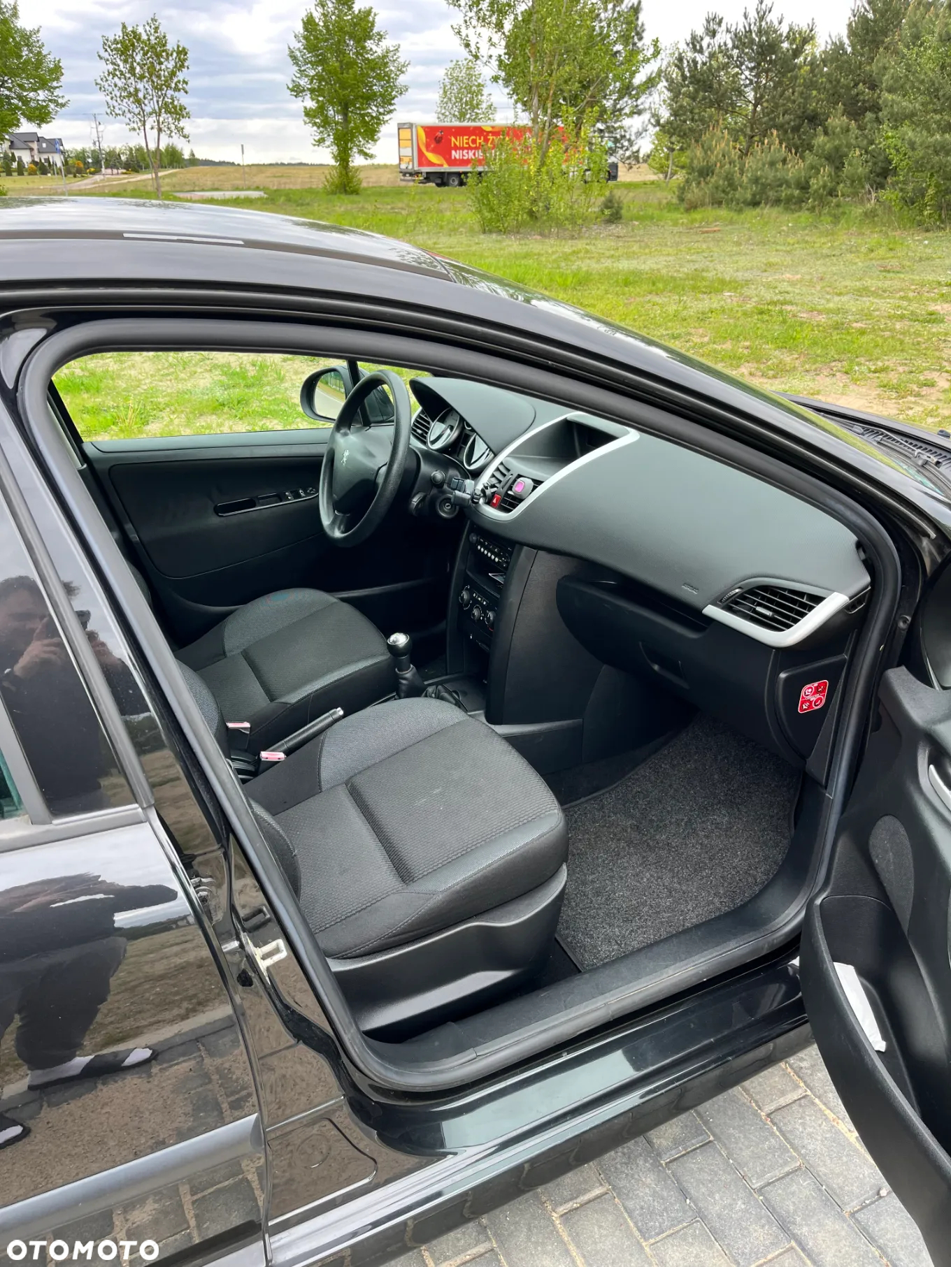 Peugeot 207 - 12