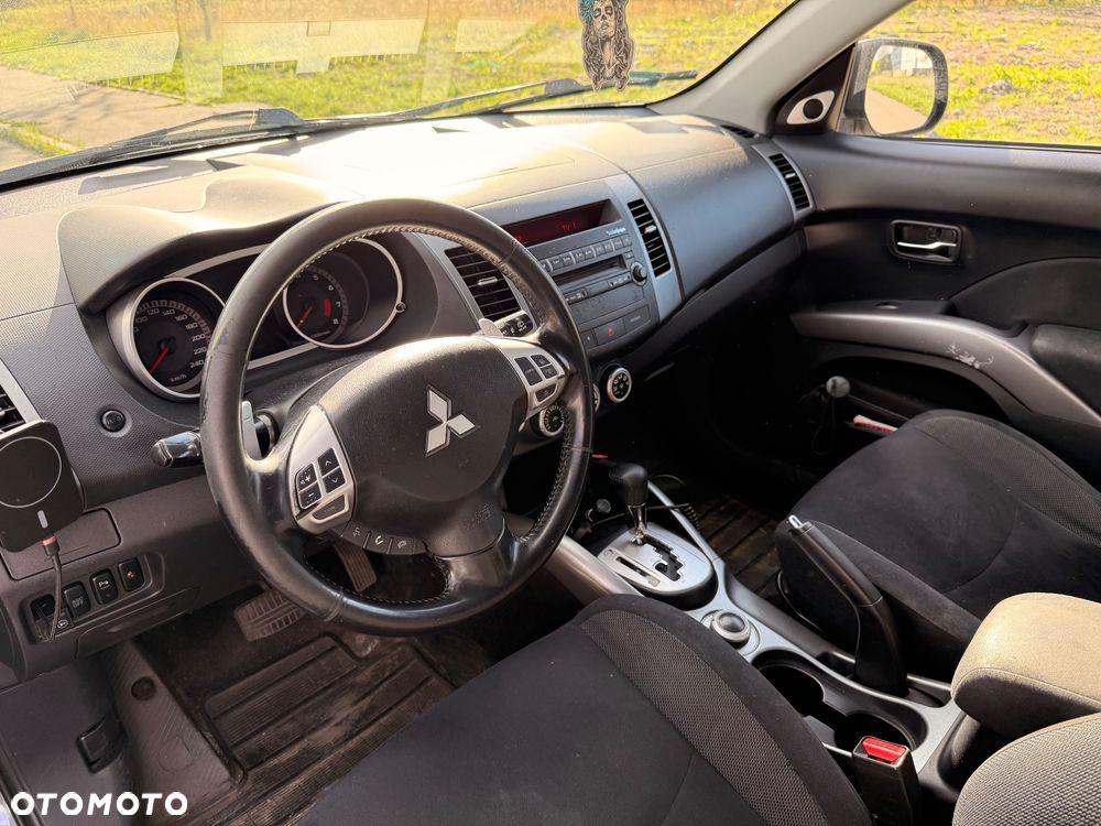 Mitsubishi Outlander 2.4 Intense + CVT - 9